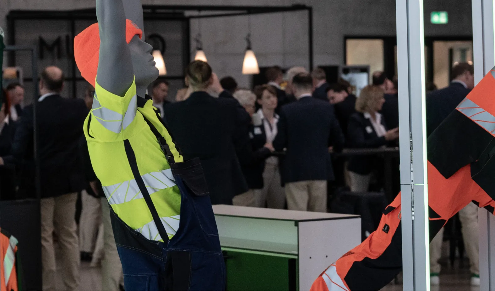 Mannequin mit Arbeitskleidung