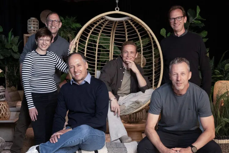 Gruppenbild mit allen Personen von dem XXXLutz dreh